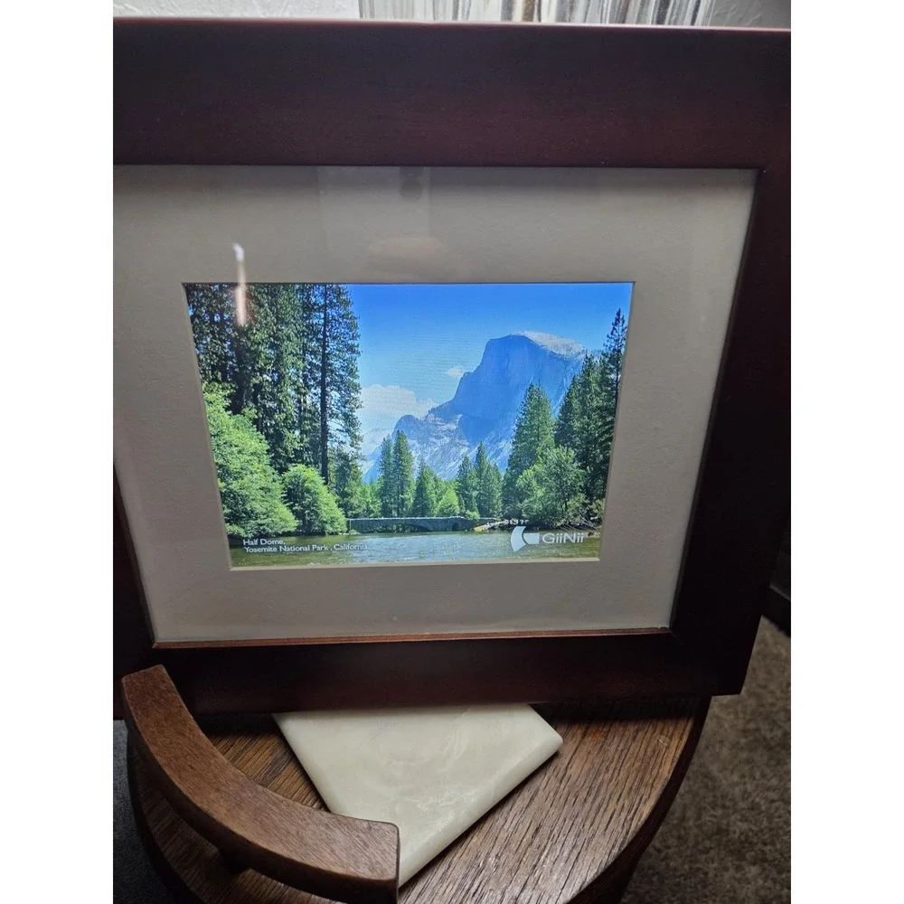 GiiNii 8 Inch Digital Picture Frame -Store Up to 3200 Photos 8